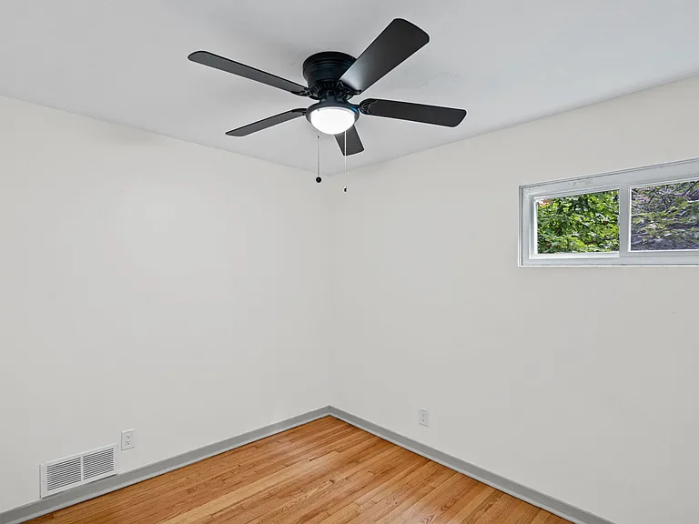 7809 Rosewood Dr — Photo 16