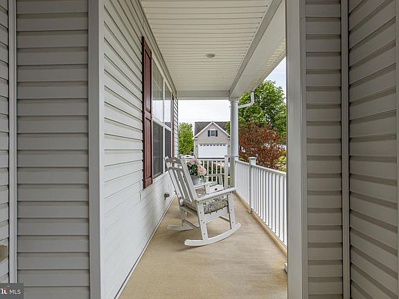 5th image of 400 Topiary Ln