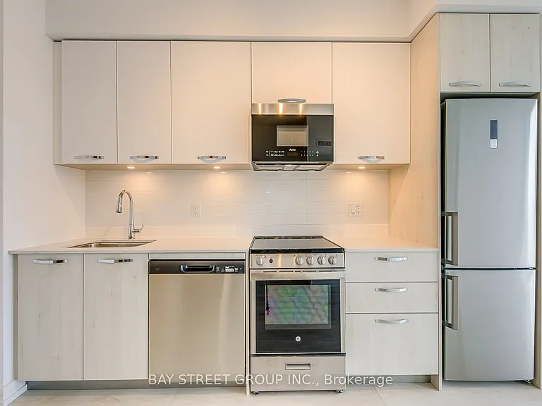 75 James St S #1504 — Photo 12