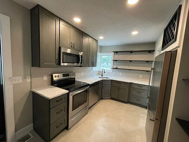 4 bed, 2.0 bath, 1534 sqft, $2,190 — Photo 4