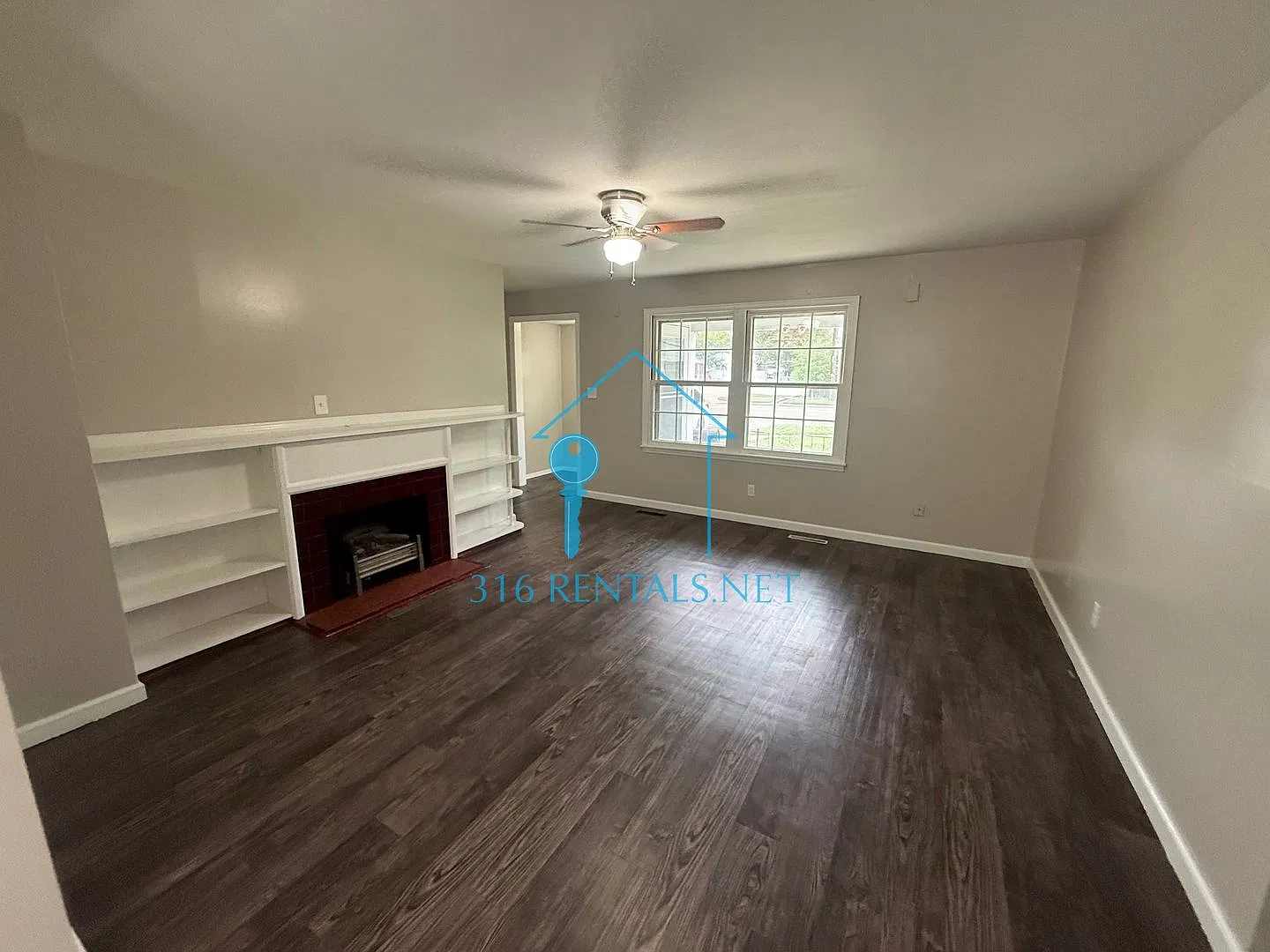 $1100 - 2 bed 1 bath - Single Family Home — Photo 4