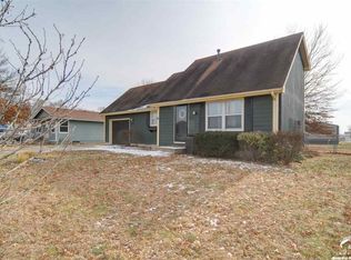 908 E Front St, Perry, KS 66073