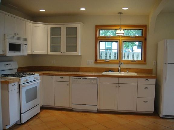 4th image of 1308 Glass Ave NE