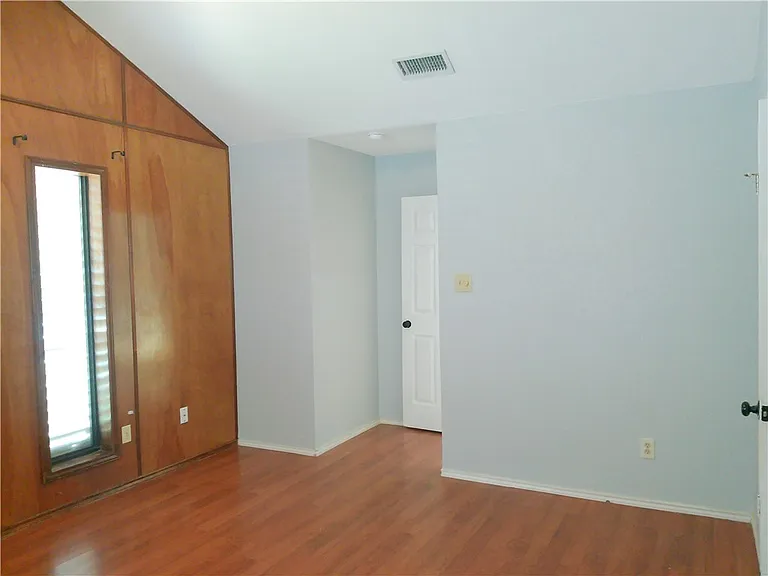 5230 Edinburg Cir — Photo 14