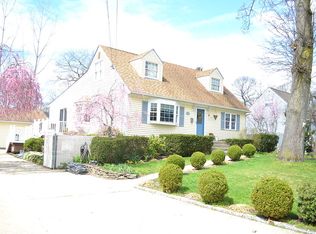 38 Ackerly Ln, Ronkonkoma, NY 11779