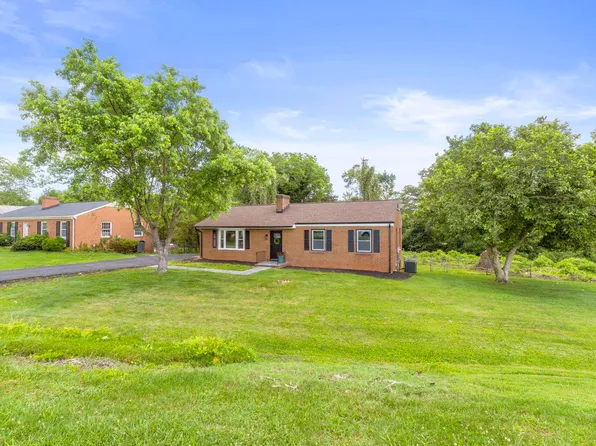 1401 Melbourne Rd, Charlottesville, VA 22901