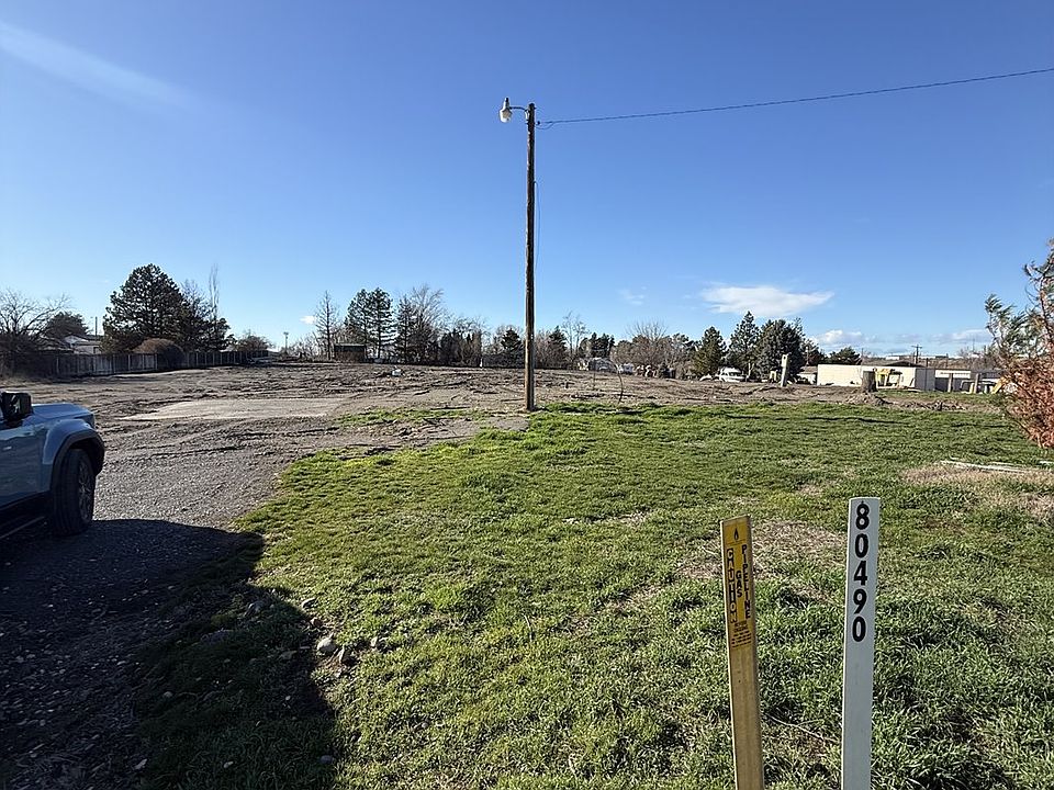 2nd image of 80490 Sagebrush Rd