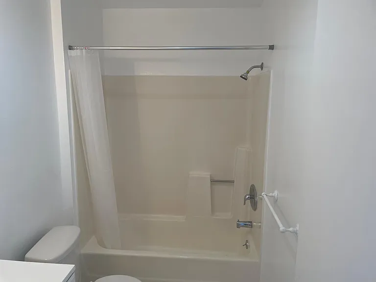 333 W Lexington Dr — Photo 13