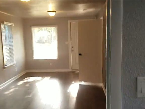 3rd image of 2503 Oakes Ave