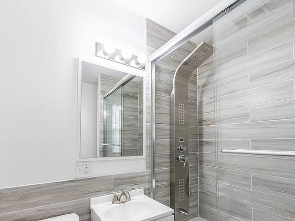 5th image of 1312 S Claremont Ave #1