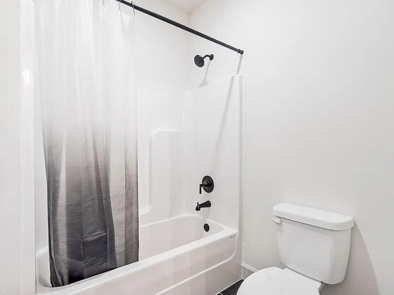 1111 Mammoth St — Photo 12