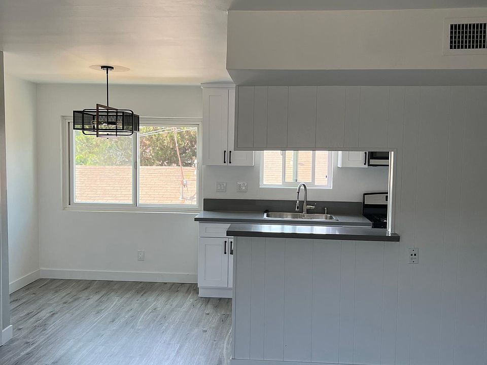 1st image of 10901 Larch Ave APT 11