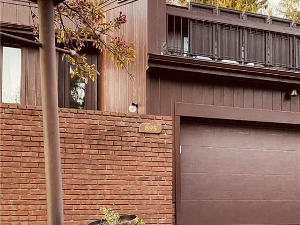 895 Spicers Ln, Northfield, OH 44067