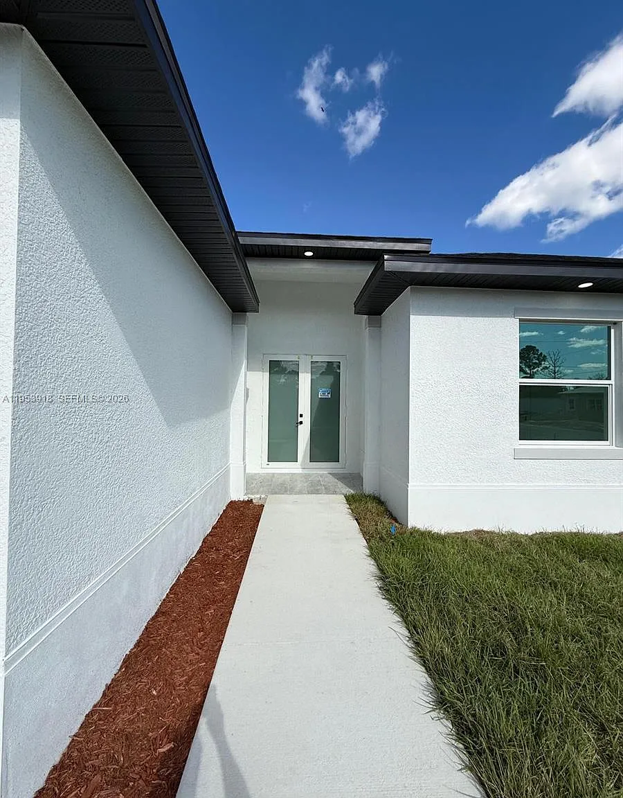 4 bed, 2.0 bath, $2,000 — Photo 4