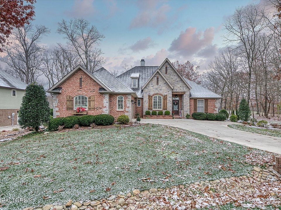 1st image of 121 Stonewood Dr