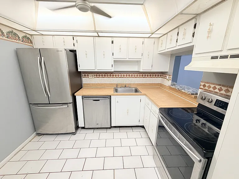 4354 NW 9th Ave #14-3C — Photo 4