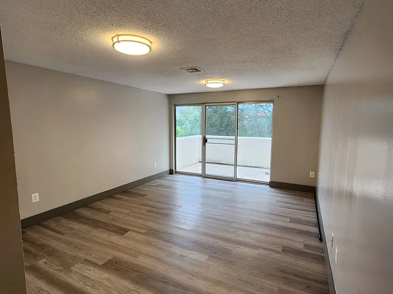 1382 East St #204 — Photo 7