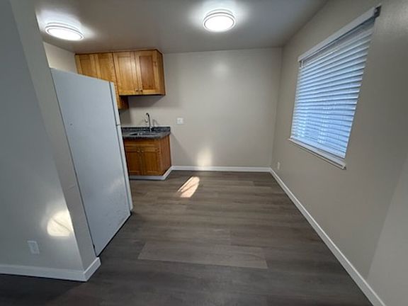 5th image of 1132 Capuchino Ave #1