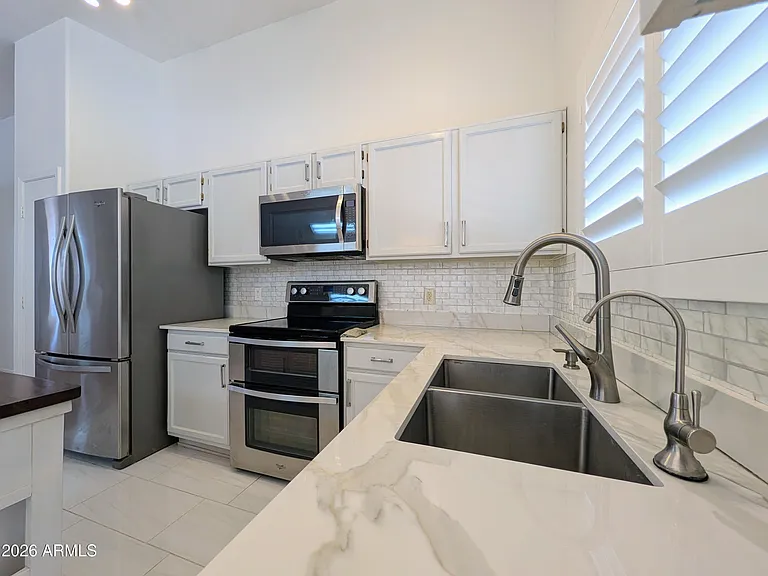 2824 W Angela Dr — Photo 23