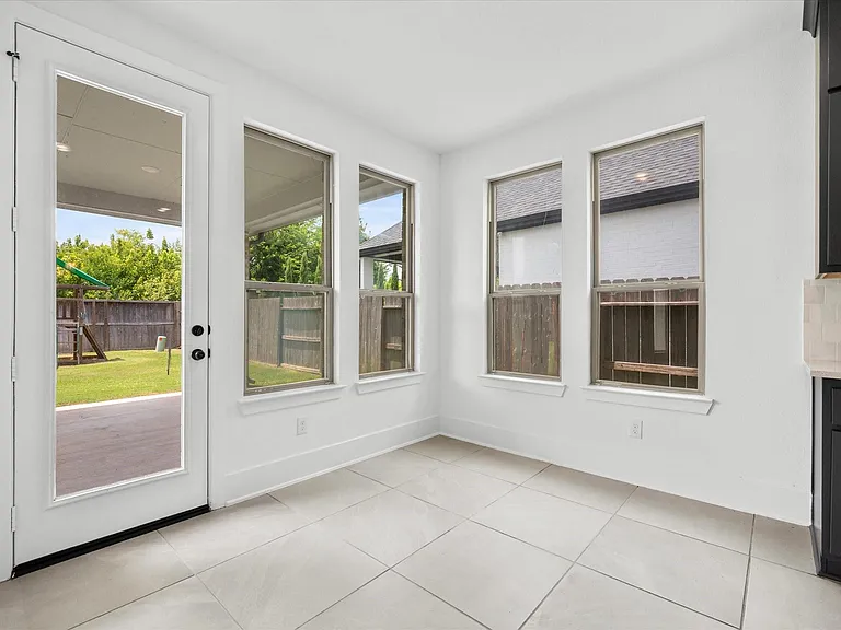 1911 Golden Leaf Dr — Photo 11