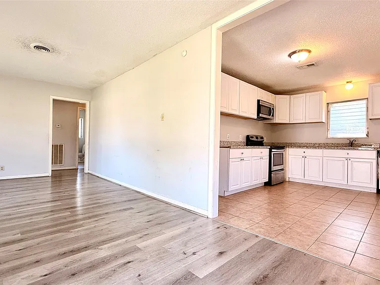 10502 Ambursen St — Photo 8