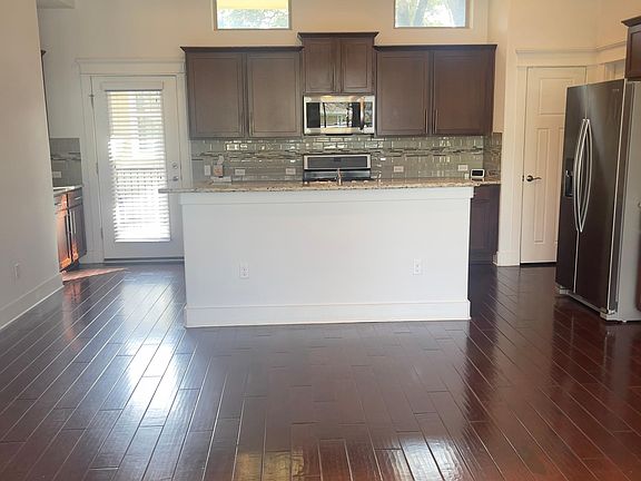 4th image of 10903 Railway Ln