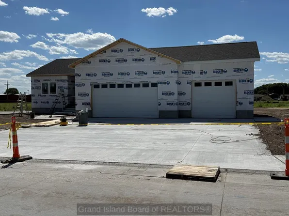 1134 Sun Valley Dr, Grand Island, NE 68801