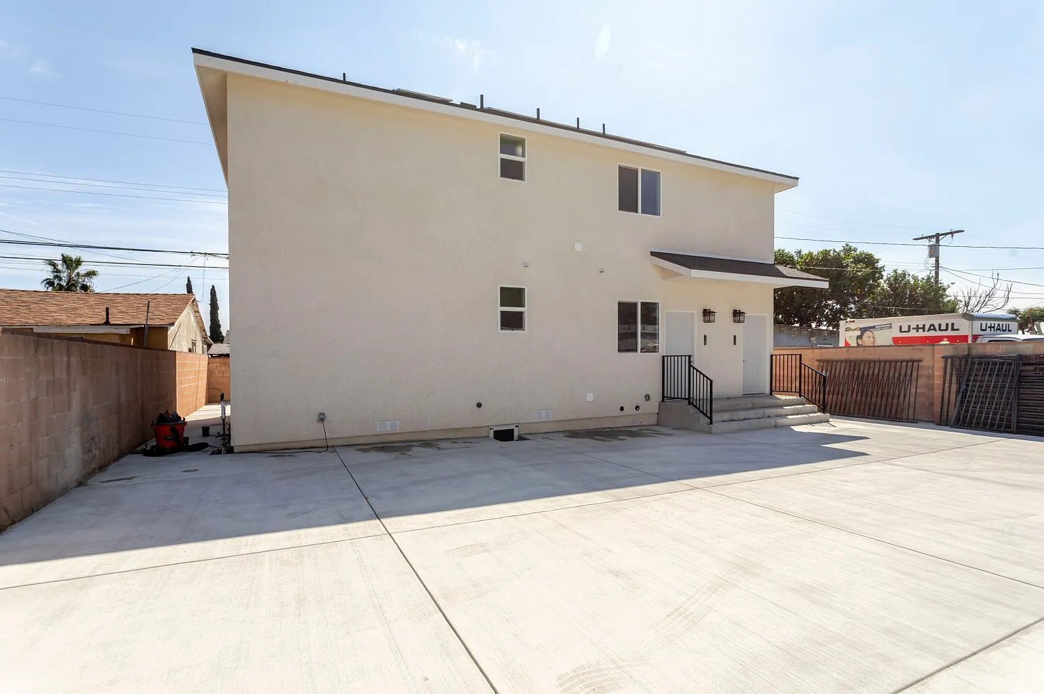 2 bed, 920 sqft, $2,600 — Photo 2