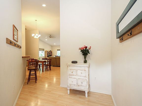 5th image of 11606 Narrows Ln NE