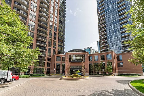 33 Sheppard Ave E Photo 1