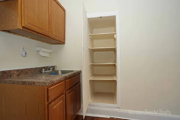 Rented by Norman Raindel, LREB | media 21