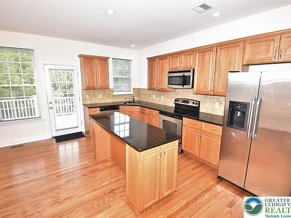 3rd image of 101 Highlands Blvd