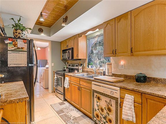 4th image of 3137 Essex Ave