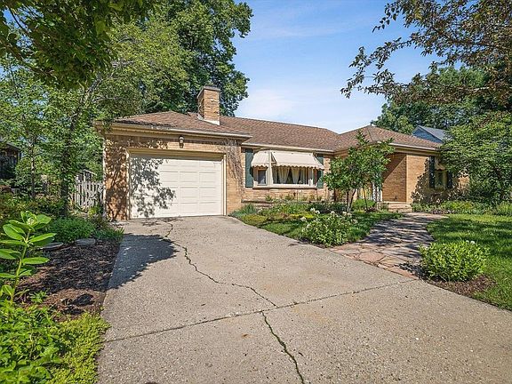 2nd image of 612 Oak Knolls Ave