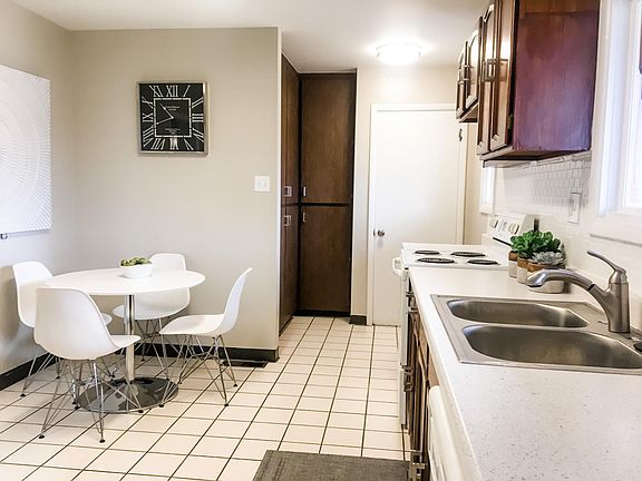4th image of 9810 S Poppy Ln