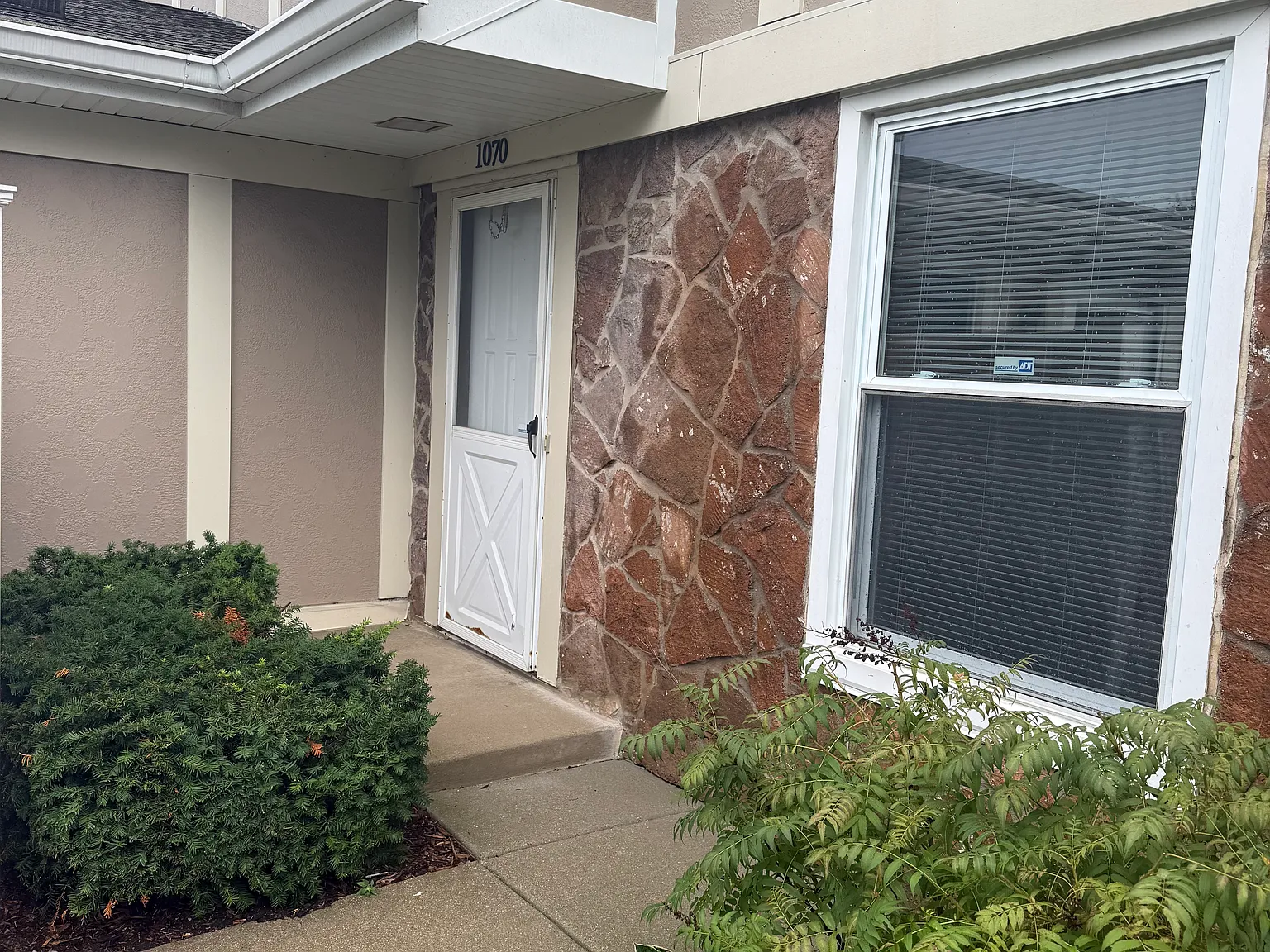 2 bed, 1.5 bath, 1100 sqft, $2,300 — Photo 1