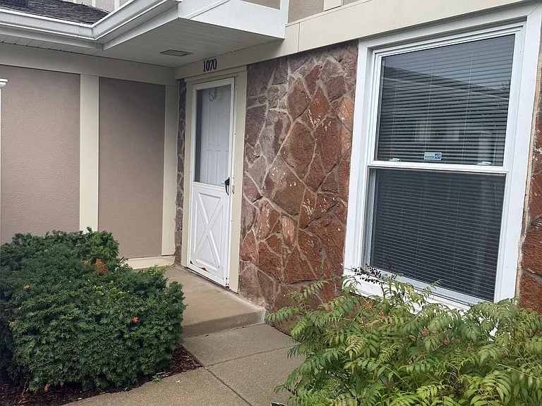 1070 Glouchester Hbr — Photo 1
