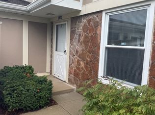 1070 Glouchester Hbr, Schaumburg, IL 60193