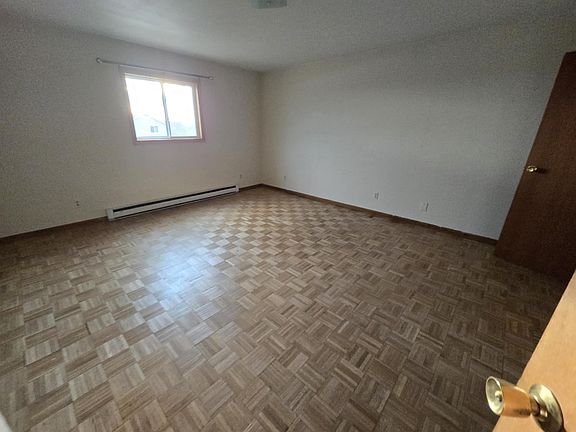 5th image of 2211 Vista Dr APT 2