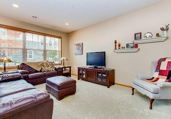 3rd image of 9516 Scott Cir N