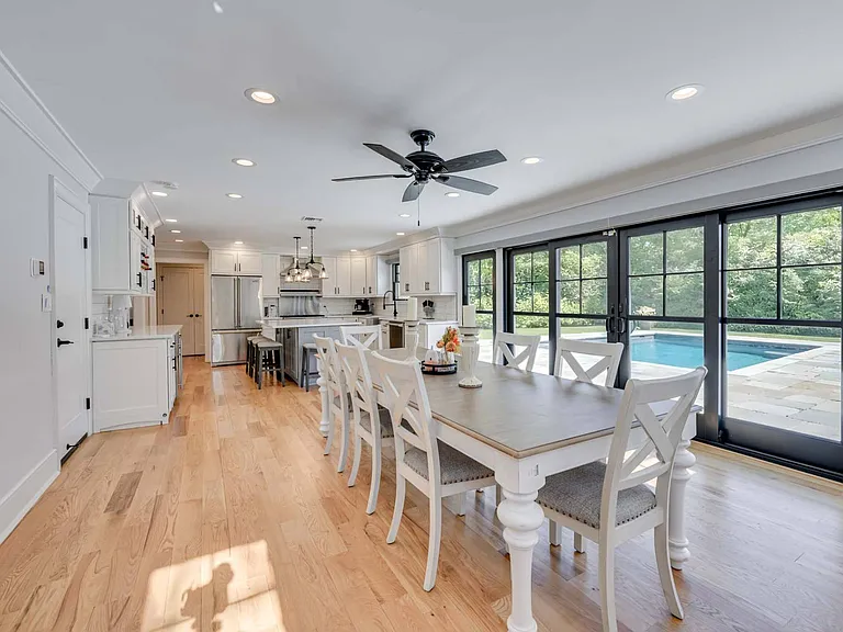 18 Sea Gate Ave — Photo 9