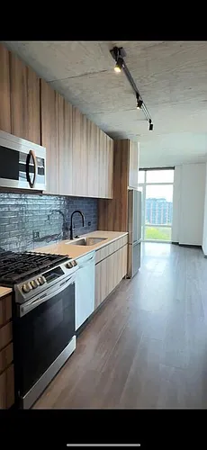 2165 W Lake St #414 Photo 1