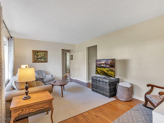 5th image of 706 Cumberland Dr