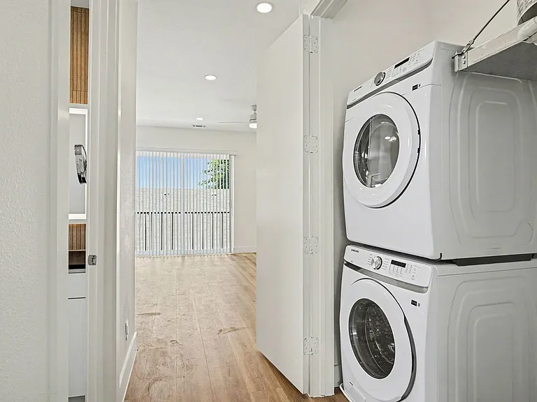 2217 N Fitzhugh Ave #303 — Photo 16