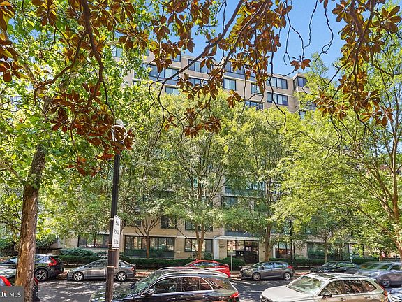 3rd image of 2030 F St NW APT 206