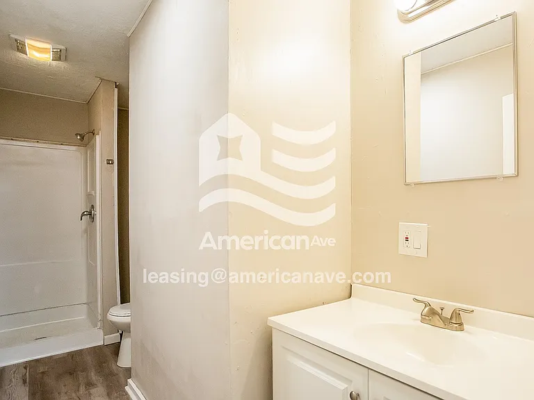1337978_010_wm_-_main_bathroom_13162028.jpg