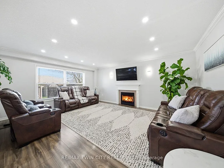 20 Webb Ave #UPPER — Photo 14