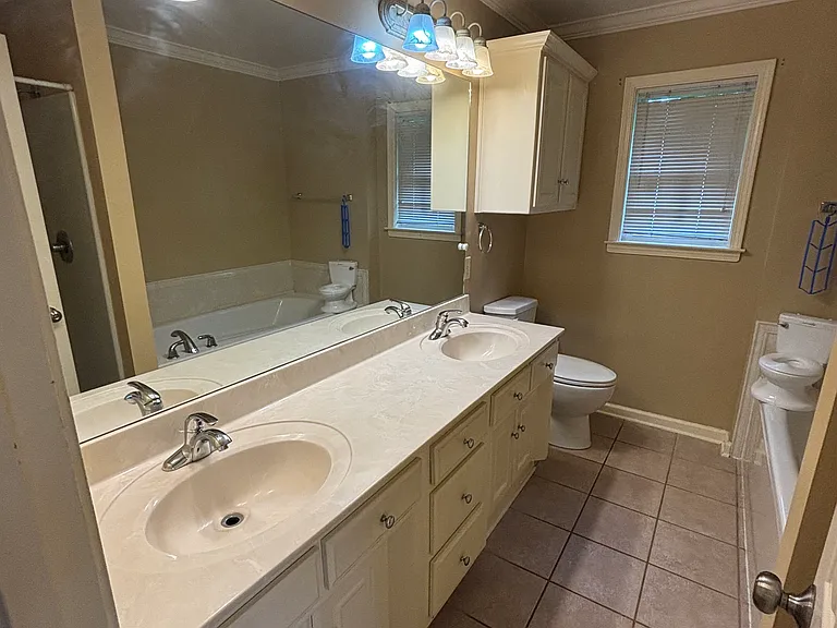 20 Tulip Ln — Photo 6