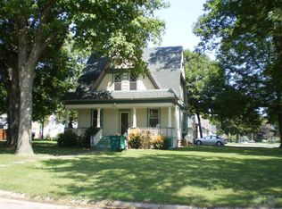 418 1st St SE, Hampton, IA 50441