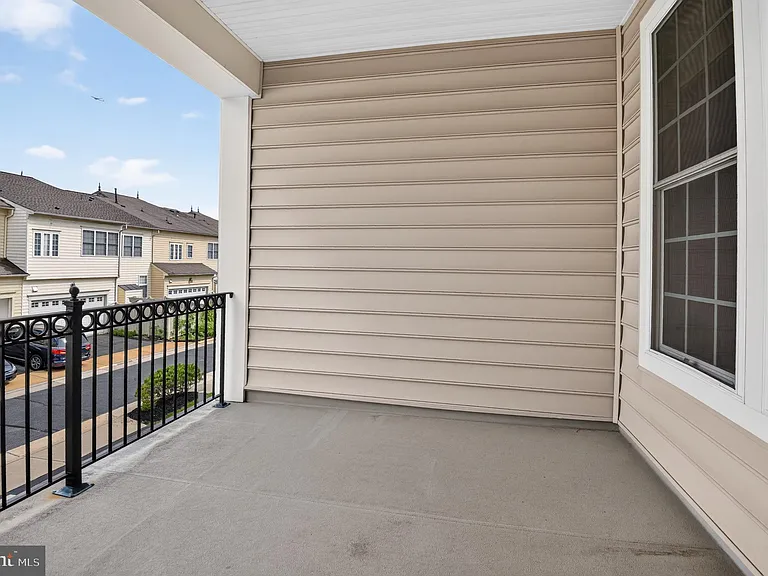 24949 Earlsford Dr — Photo 17